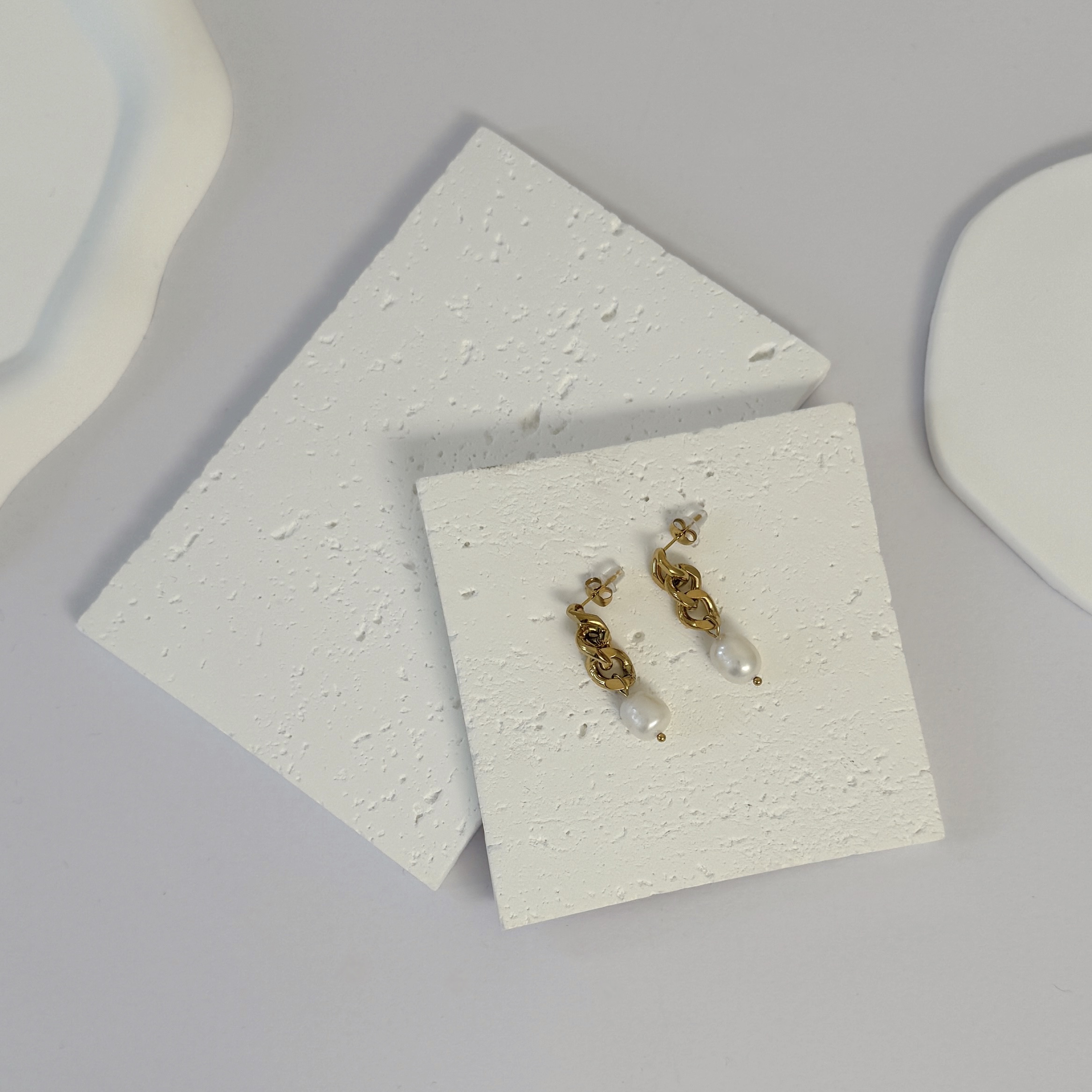 ラスターチェーンピアス