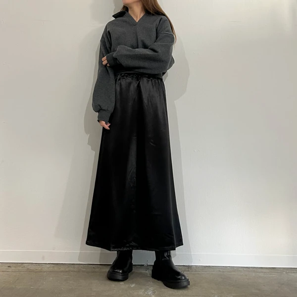 サテンセミフレアスカート